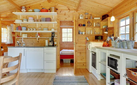 Ascen - 300M from the Sea: Küche, Interior Design, Holz, Möbel, Decke, Flooring, Cabinetry, Fussboden, Küchengerät, Zimmer