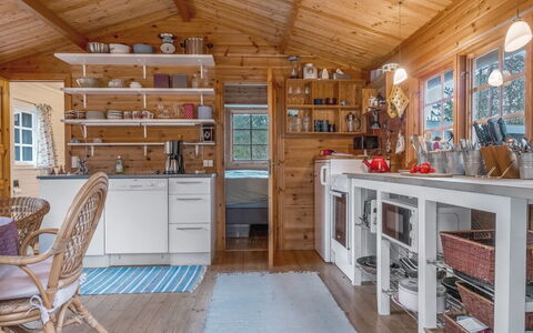 Ascen - 300M from the Sea: Küche, Möbel, Holz, Decke, Interior Design, Flooring, Countertop, Major Appliance, Cabinetry, Zuhause