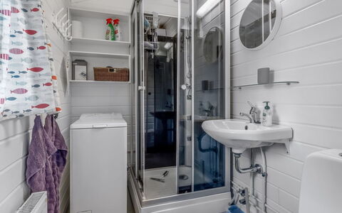 Ascen - 300M from the Sea: Armatur, Sinken, Flooring, Interior Design, Fussboden, Zapfhahn, Badezimmer, Installation, Zimmer, Bad Sink