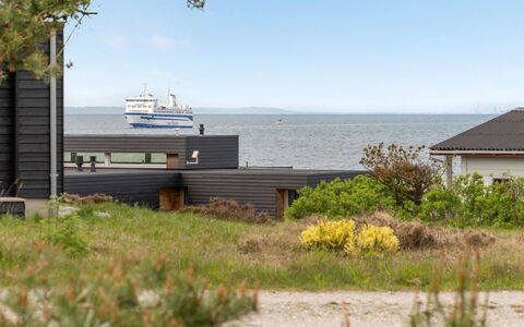 Arun - 150M from the Sea: Schwimmbad, Gartenmöbel, Möbel, Resort, Flagstone, Eco Hotel, Schatten, Stuhl, Freizeit, Estate