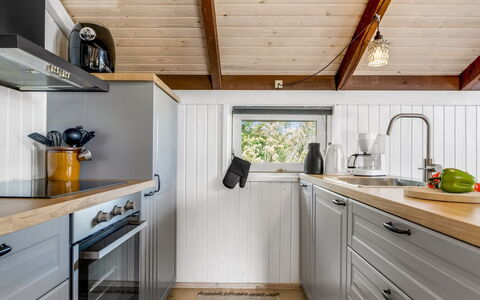 Eliana - 350M from the Sea: Holz, Küche, Flooring, Countertop, Küchengerät, Interior Design, Cabinetry, Decke, Major Appliance, Haushaltsgerät