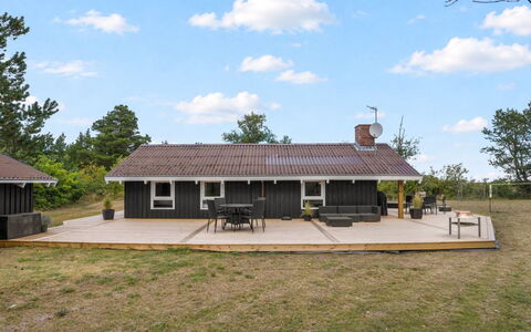 Eliana - 350M from the Sea: Gebäude, Dach, Haus, Zuhause, Hütte, Grundstueck, Ländliches Gebiet, Schatten, Bauernhaus, Estate