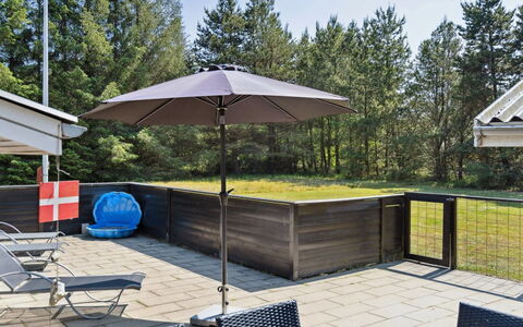 Ally - 250M from the Sea: Gartenmöbel, Möbel, Regenschirm, Stuhl, Tisch Im Freien, Schatten, Verbundwerkstoff, Deck, Garten, Terrasse