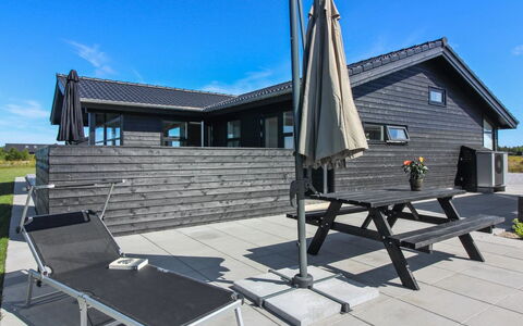 Ariadne - 900M from the Sea: Wohnung, Schatten, Balkon, Stuhl, Zaun, Gartenmöbel, Aluminium, Kunstrasen