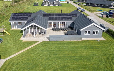 Damita - 350M from the Sea: Holz, Zuhause, Veranda, Deck, Hartholz, Dach, Holzbeize, Holzboden, Eco Hotel
