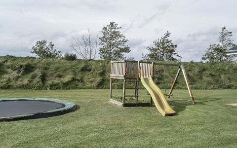 Damita - 350M from the Sea: Holz, Zuhause, Veranda, Deck, Hartholz, Dach, Holzbeize, Holzboden, Eco Hotel