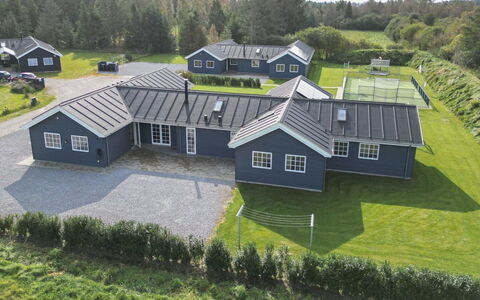 Damita - 350M from the Sea: Holz, Zuhause, Veranda, Deck, Hartholz, Dach, Holzbeize, Holzboden, Eco Hotel