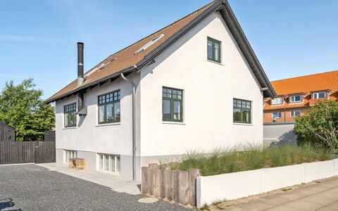Evgenia - 950M from the Sea: Gebäude, Fenster, Haus, Zuhause, Wohngebiet, Dach, Fassade, Die Architektur, Hütte, Grundstueck