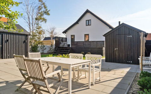 Evgenia - 950M from the Sea: Holz, Zuhause, Schatten, Deck, Hütte, Garten, Hartholz, Garten, Hinterhof, Planke