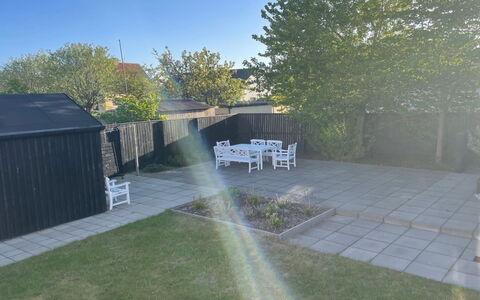 Evgenia - 950M from the Sea: Garten, Strauch, Grundstueck, Hinterhof, Rasen, Landscaping, Garten, Schatten, Walkway, Hof