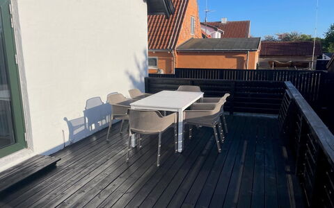 Evgenia - 950M from the Sea: Holz, Holzboden, Fussboden, Flooring, Deck, Hartholz, Verbundwerkstoff, Planke, Holzbeize, Balkon