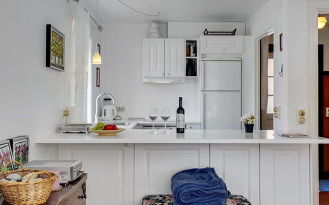 Ater - 800M from the Sea: Möbel, Interior Design, Cabinetry, Countertop, Küche, Flooring, Küchengerät, Beleuchtung, Zuhause, Zimmer