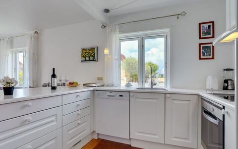 Ater - 800M from the Sea: Flooring, Küche, Interior Design, Cabinetry, Holz, Fussboden, Küchengerät, Countertop, Decke, Major Appliance