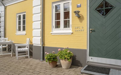 Stephie - 1.1Km from the Sea