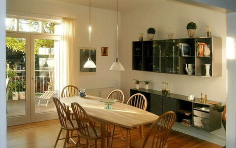 Harro - 150M from the Sea: Möbel, Interior Design, Light Fixture, Wand, Holz, Flooring, Decke, Esszimmer, Küche & Esszimmer Tisch, Stuhl