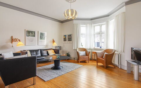 Harro - 150M from the Sea: Interior Design, Flooring, Fussboden, Möbel, Decke, Holz, Holzboden, Zimmer, Wohnzimmer, Beleuchtung