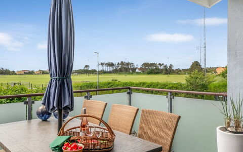 Kurt - 600M from the Sea: Möbel, Gartenmöbel, Grundstueck, Schatten, Stuhl, Eco Hotel, Tisch Im Freien, Balkon, Küche & Esszimmer Tisch, Zaun