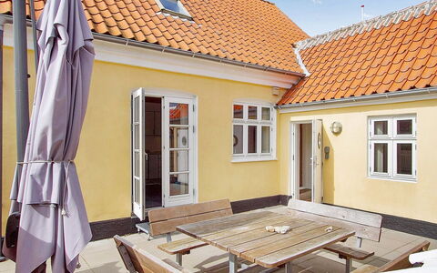 Minte - 450M from the Sea: Holz, Tür, Zuhause, Gartenmöbel, Holzbeize, Hütte, Schatten, Deck, Hartholz, Garten