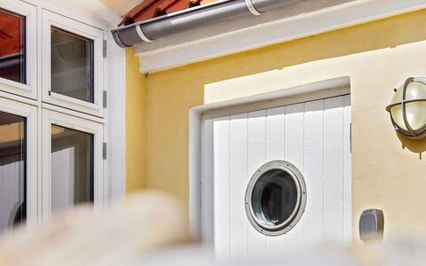 Minte - 450M from the Sea: Wand, Holz, Verbundwerkstoff, Formen, Abstellgleis, Farbe, Home Door, Holzbeize, Daylighting, Gips