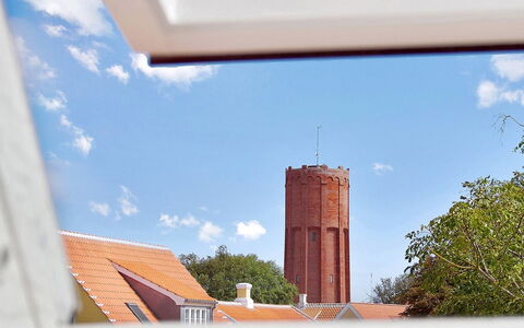 Minte - 450M from the Sea: Verbundwerkstoff, Turm, Backstein, Mauerwerk, Daylighting, Holzbeize