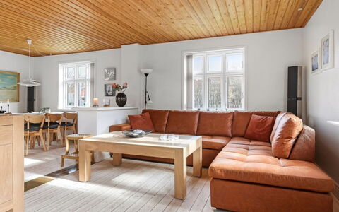 Minte - 450M from the Sea: Decke, Flooring, Interior Design, Fussboden, Verbundwerkstoff, Möbel, Resort, Hotel, Design, Daylighting
