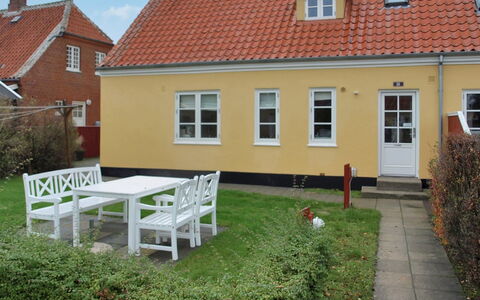 Faustine - 500M from the Sea: Haus, Dach, Zuhause, Wohngebiet, Fassade, Tür, Hütte, Rasen, Garten, Abstellgleis