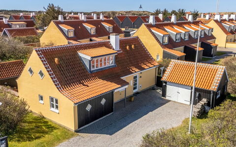 Hialmar - 400M from the Sea: Die Architektur, Dach, Zuhause, Verbundwerkstoff, Daylighting, Abstellgleis, Auffahrt