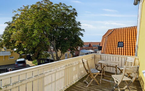 Ortrud - 200M from the Sea: Hütte, Zuhause, Haus, Dach, Veranda, Estate, Abstellgleis, Gartenbauten, Bauernhaus, Garten