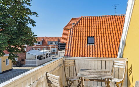 Ortrud - 200M from the Sea: Hütte, Zuhause, Haus, Dach, Veranda, Estate, Abstellgleis, Gartenbauten, Bauernhaus, Garten