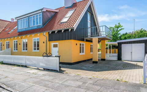 Elnara - 900M from the Sea: Wohngebiet, Dach, Vorort, Auffahrt, Estate, Kamin