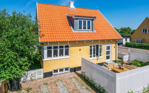 Sölve - 900M from the Sea: Gebäude, Wand, Fenster, Wohngebiet, Haus, Zuhause, Fassade, Dach, Die Architektur, Hütte