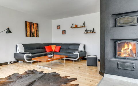 Sölve - 900M from the Sea: Möbel, Flooring, Interior Design, Couch, Wohnzimmer, Fussboden, Zimmer, Stuhl