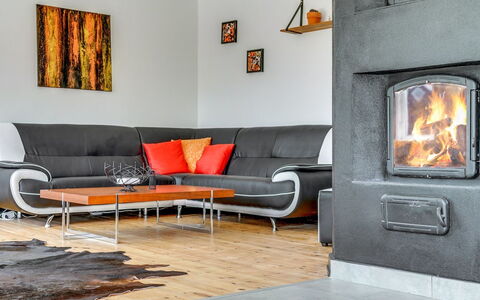 Sölve - 900M from the Sea: Möbel, Flooring, Feuerstelle, Wohnzimmer, Holzofen, Couch, Stuhl, Haushaltsgerät, Holzboden