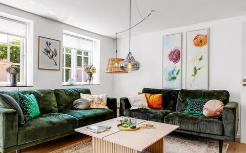 Viivi - 900M from the Sea: Interior Design, Couch, Möbel, Wohnzimmer, Dekokissen, Zuhause, Kissen, Kissen, Zimmer