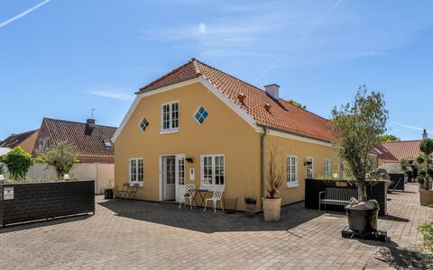 Viivi - 900M from the Sea: Gebäude, Fenster, Haus, Wohngebiet, Dach, Zuhause, Fassade, Hütte, Tür, Menschliche Siedlung