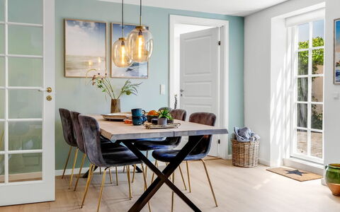 Viivi - 900M from the Sea: Möbel, Interior Design, Flooring, Holz, Fussboden, Esszimmer, Tabelle, Küche & Esszimmer Tisch, Zimmer, Holzboden