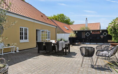 Viivi - 900M from the Sea