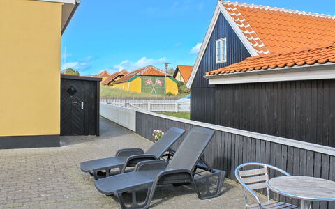 Borka - 150M from the Sea: Schatten, Hartholz, Holzbeize, Schwimmbad, Daylighting, Planke, Walkway