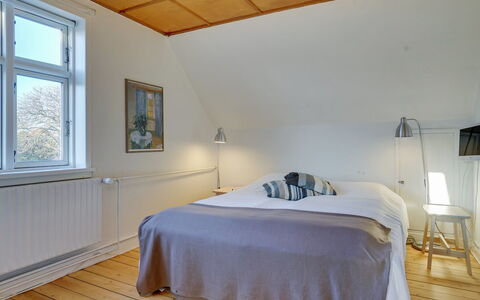 Reko - 500M from the Sea: Bett, Schlafzimmer, Flooring, Interior Design, Fussboden, Holz, Decke, Holzboden, Bettdecke, Bedding
