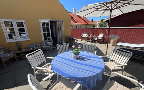 Juhana - 150M from the Sea: Holz, Dach, Die Architektur, Zuhause, Haus, Hütte, Abstellgleis, Hartholz, Steigung, Estate
