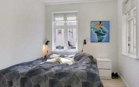 Naina - 200M from the Sea: Bett, Schlafzimmer, Interior Design, Möbel, Bedding, Bettdecke, Holz, Fussboden, Flooring, Linens