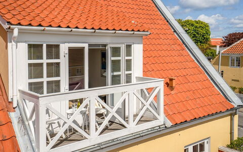 Annbritt - 500M from the Sea: Flooring, Fussboden, Decke, Interior Design, Countertop, Küche, Cabinetry, Zimmer, Major Appliance, Light Fixture