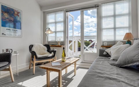 Annbritt - 500M from the Sea: Flooring, Fussboden, Decke, Interior Design, Countertop, Küche, Cabinetry, Zimmer, Major Appliance, Light Fixture