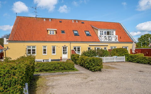 Annbritt - 500M from the Sea: Flooring, Fussboden, Decke, Interior Design, Countertop, Küche, Cabinetry, Zimmer, Major Appliance, Light Fixture