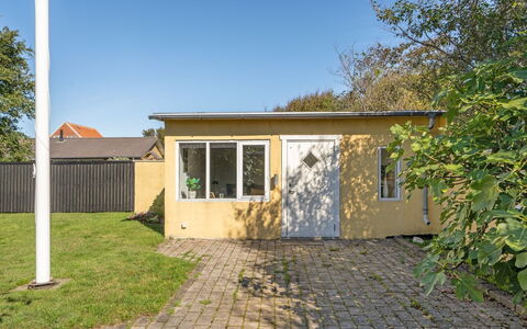 Kätlin - 1.1Km from the Sea: Zuhause, Hütte, Abstellgleis, Hartholz, Schatten, Planke, Design, Estate, Veranda, Deck