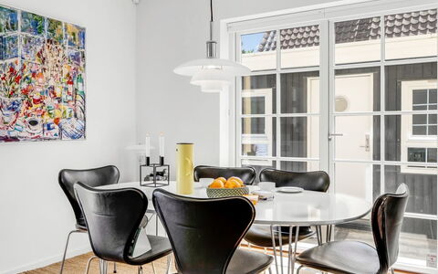 Hansiane - 500M from the Sea: Möbel, Interior Design, Flooring, Fussboden, Tabelle, Stuhl, Decke, Light Fixture, Beleuchtung, Esszimmer
