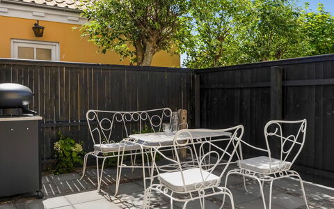 Hansiane - 500M from the Sea: Möbel, Gartenmöbel, Stuhl, Tabelle, Tisch Im Freien, Kaffetisch, Blumentopf, Küche & Esszimmer Tisch, Garten, Terrasse