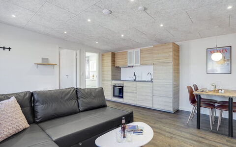 Arlene - 800M from the Sea: Decke, Holz, Flooring, Interior Design, Möbel, Fussboden, Zimmer, Light Fixture, Wohnung, Wohnzimmer