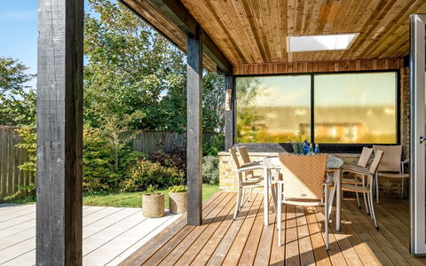 Villum - 700M from the Sea: Die Architektur, Dach, Zuhause, Verbundwerkstoff, Daylighting, Abstellgleis, Auffahrt