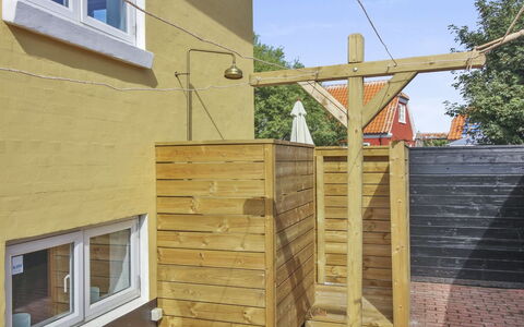 Elka - 100M from the Sea: Wohnung, Schatten, Balkon, Stuhl, Zaun, Gartenmöbel, Aluminium, Kunstrasen